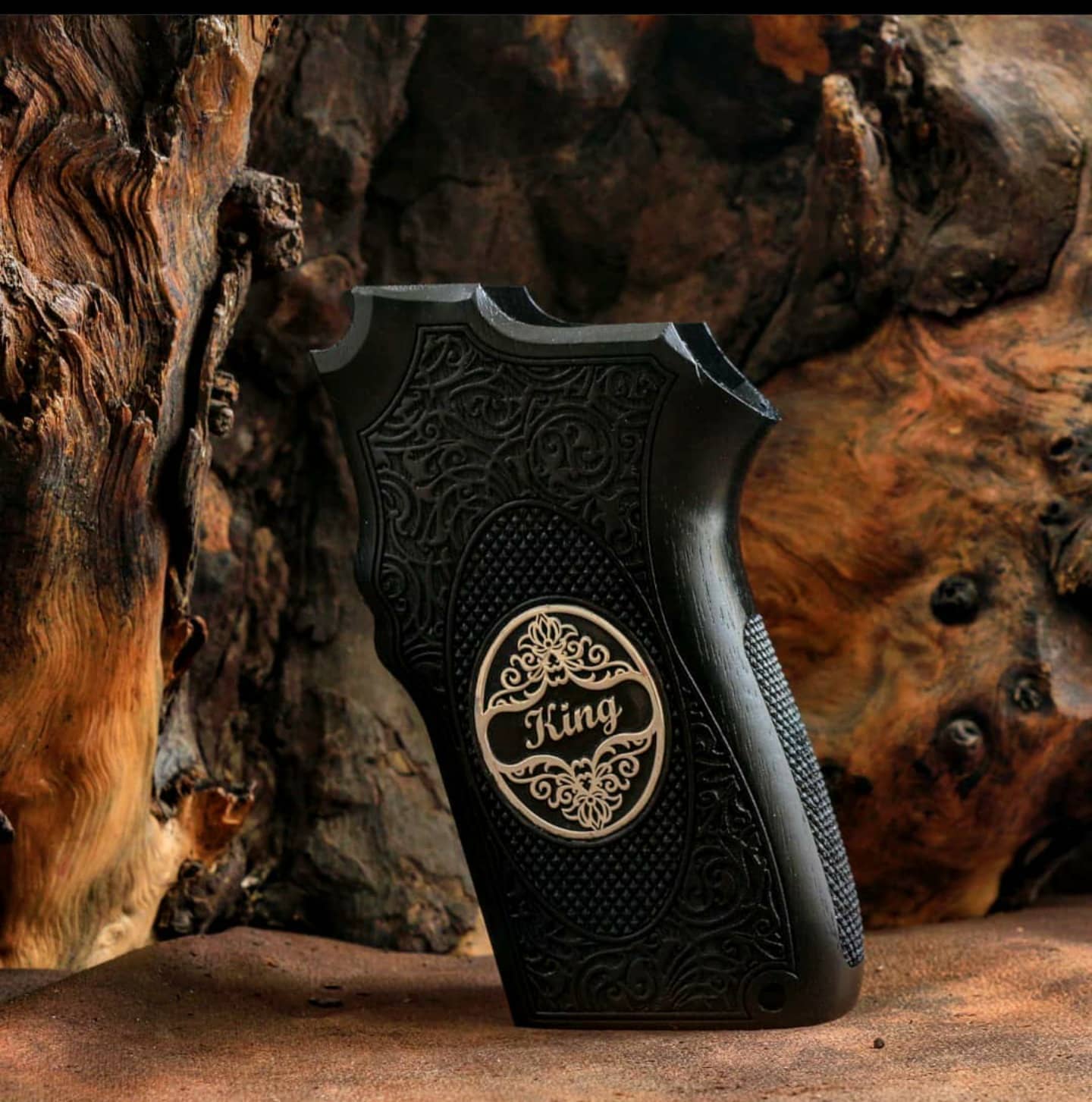 Smith Wesson 6906 Ceviz Ağacı (Siyah Boyalı) Gümüş Logo 