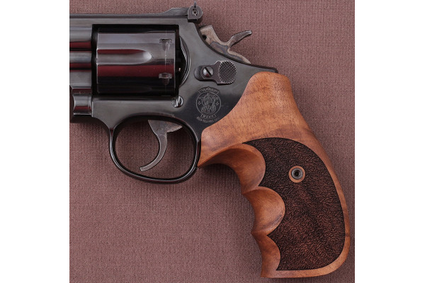 Smith Wesson N Frame Round Butt Ceviz Ağacı Logo Yok 