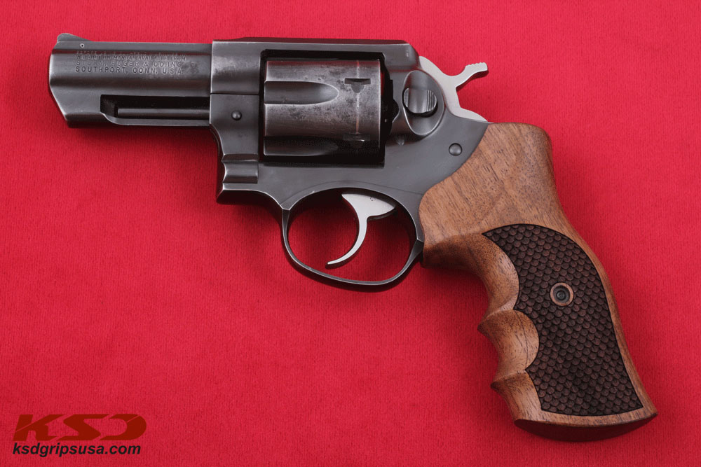 Ruger GP100 Ceviz Ağacı Logo Yok 