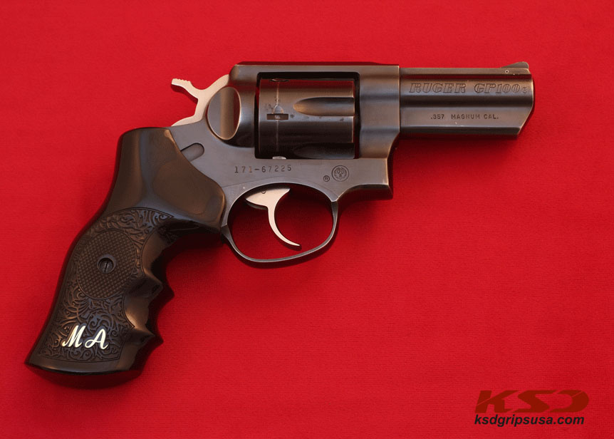 Ruger GP100 Siyah Akrilik Gümüş Logo 