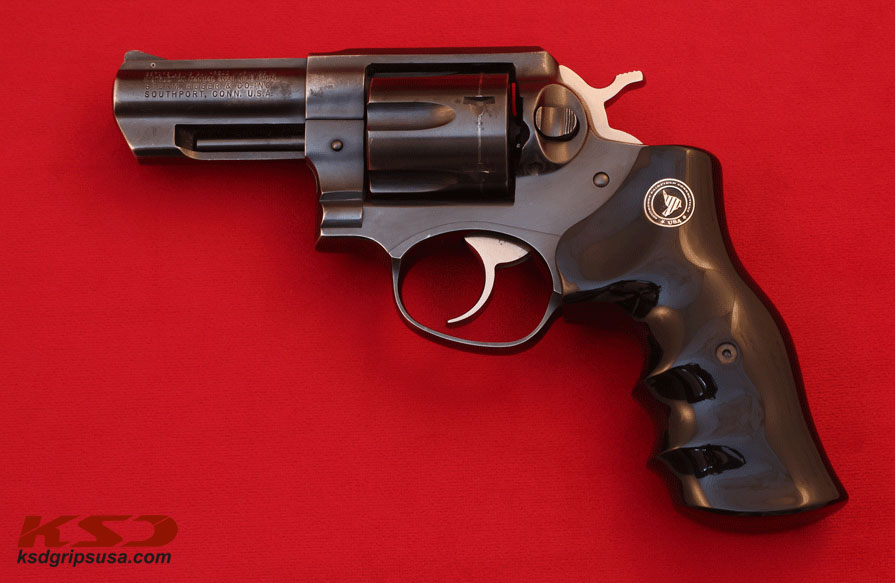 Ruger GP100 Siyah Akrilik Gümüş Logo 