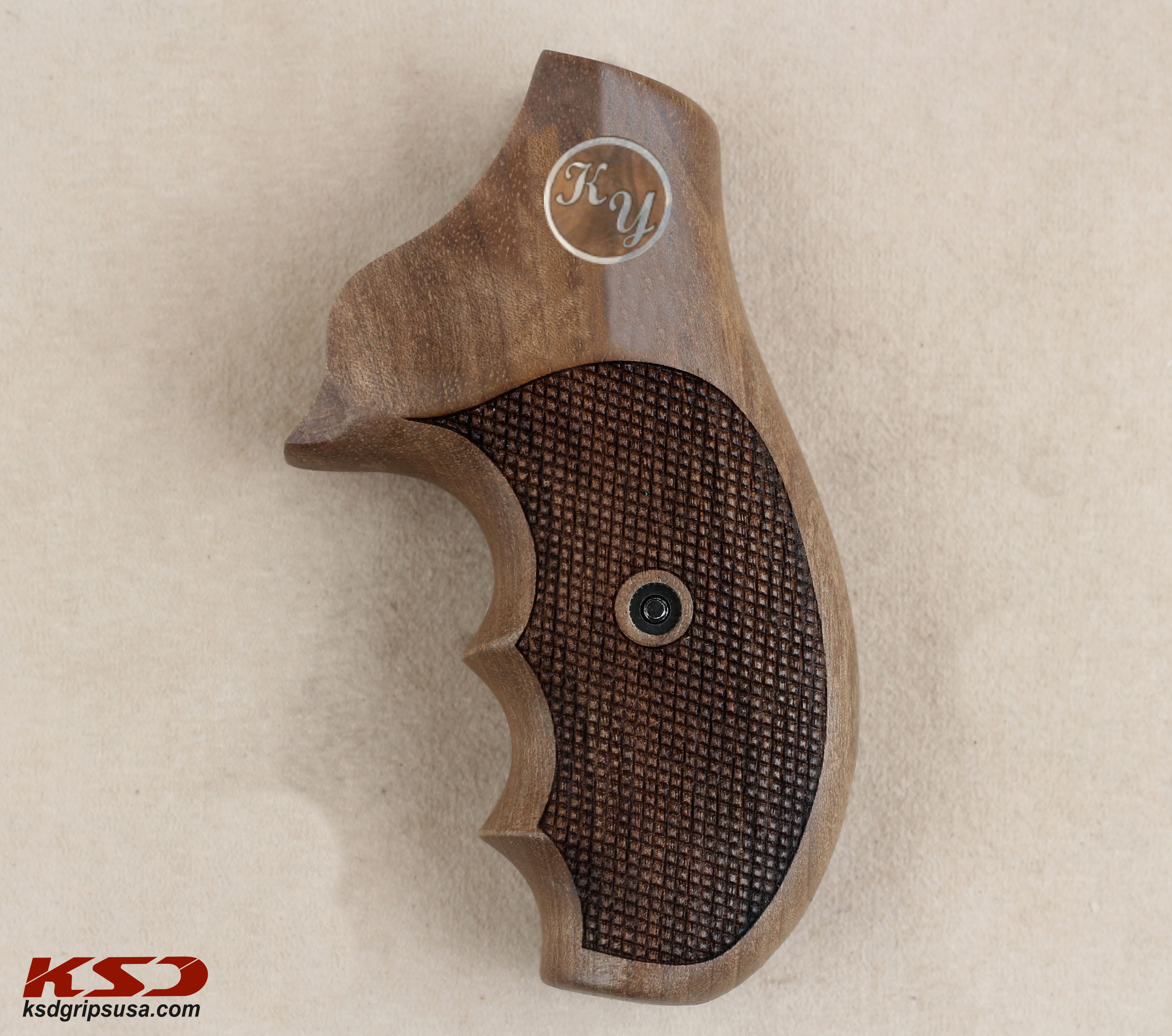 Ruger SP101 Ceviz Ağacı Gümüş Logo 