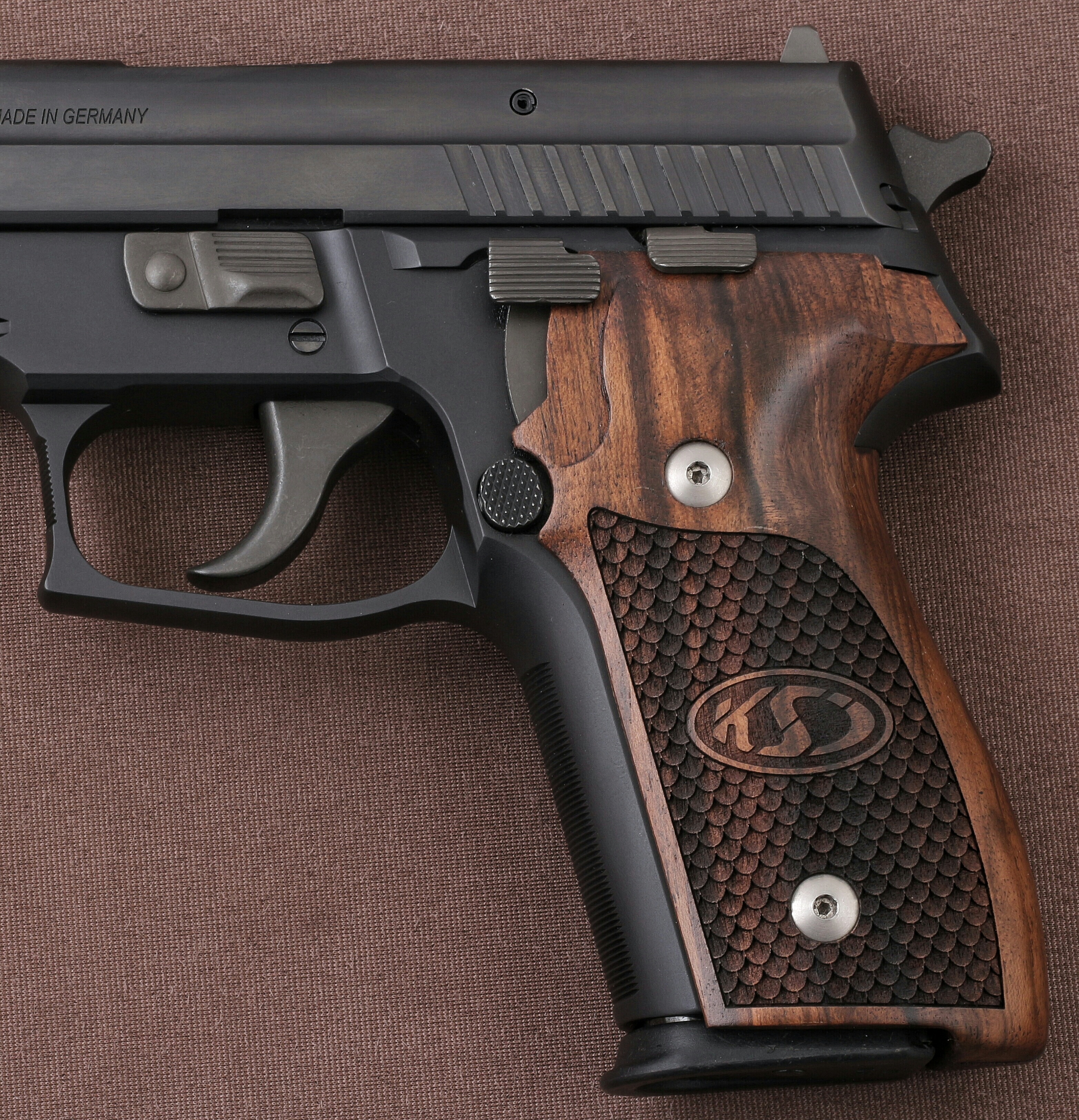 Sig Sauer P228 / P229 Ceviz Ağacı Lazer Logo 