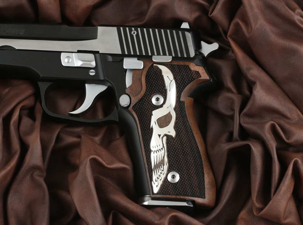 Sig Sauer P228 / P229 Ceviz Ağacı Gümüş Logo (Büyük) 