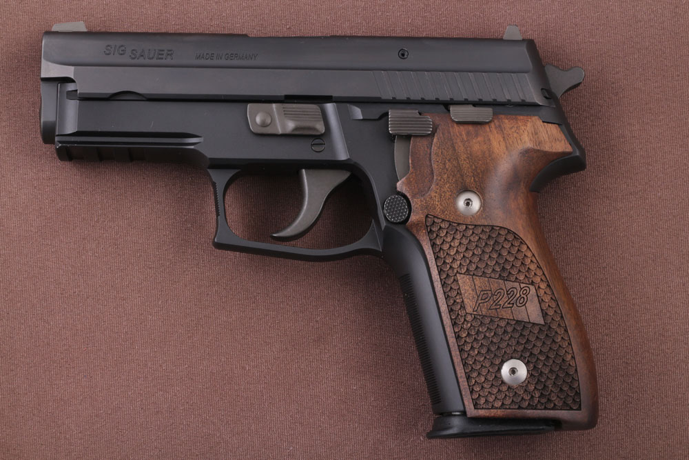 Sig Sauer P228 / P229 Ceviz Ağacı Lazer Logo 