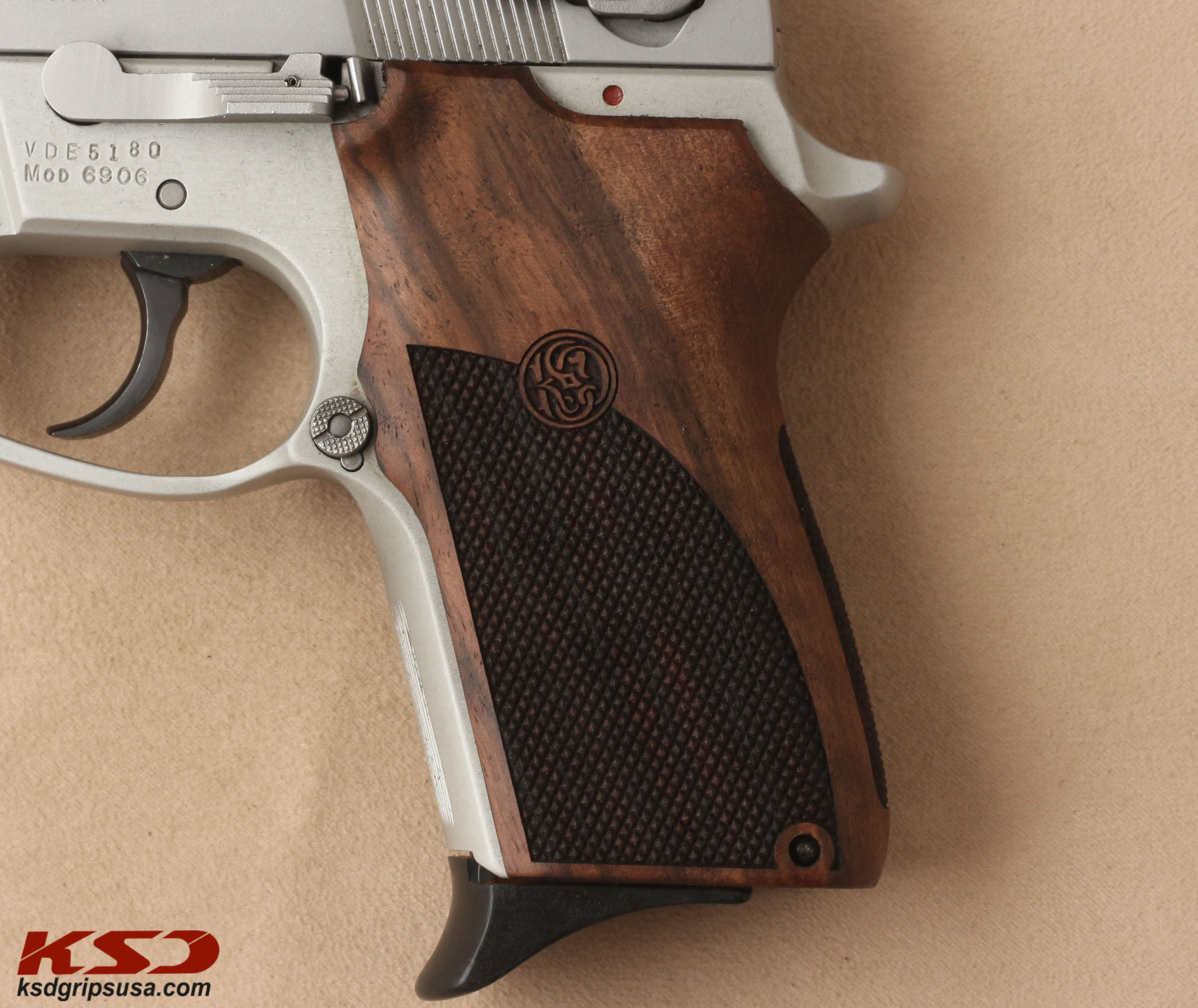 Smith Wesson 6906 Ceviz Ağacı Lazer Logo 