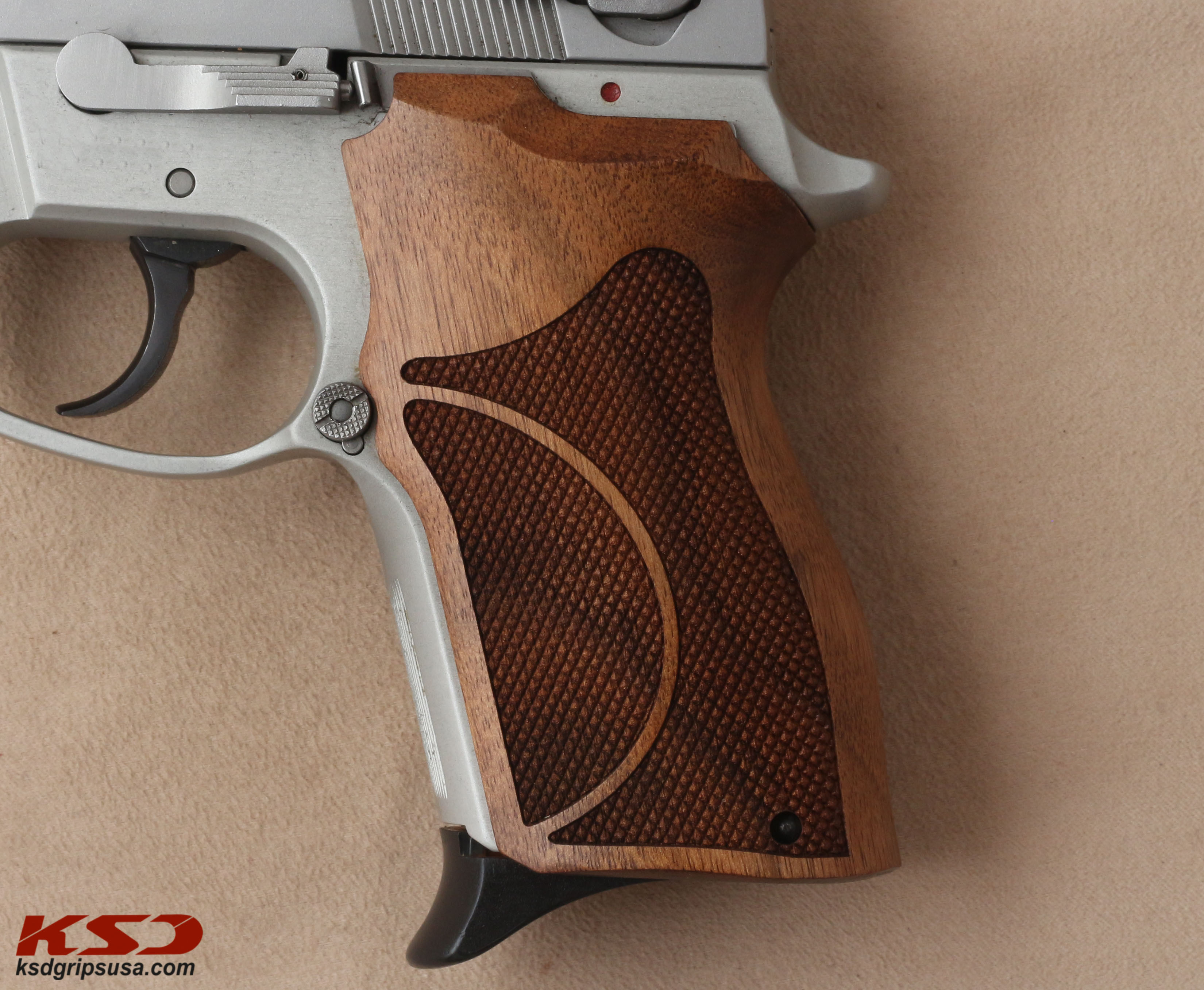 Smith Wesson 6906 Ceviz Ağacı Logo Yok 